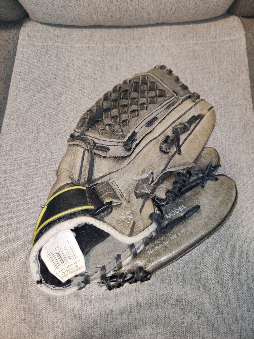 Mizuno Fastpitch Softball Glove GPL 1209D 12" RH